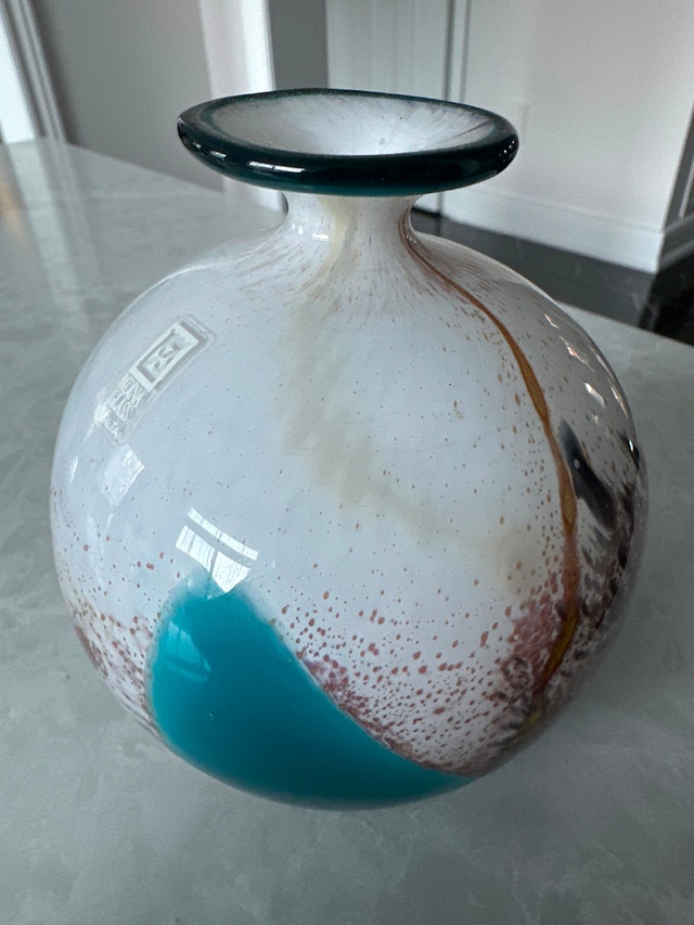 Maltese vintage art glass vase handmade by Mdina Glass