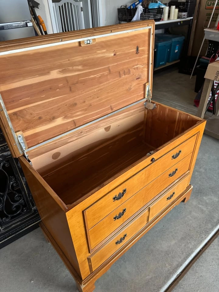 Cedar Lined Library Chest - photo 2