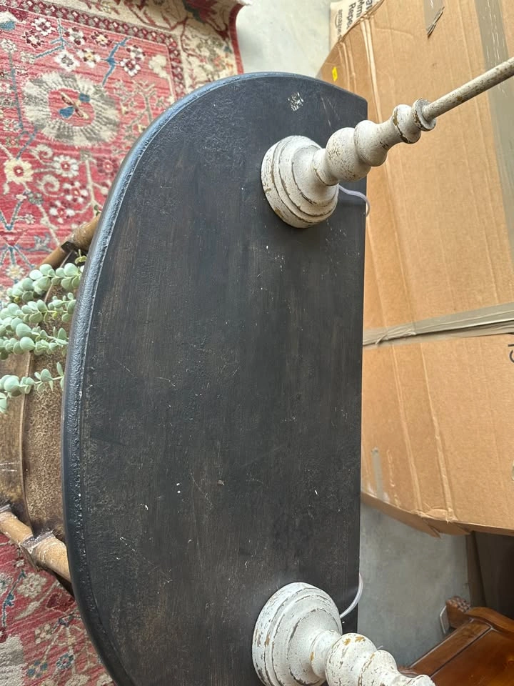 Entry Table with 2 Lamps - photo 4