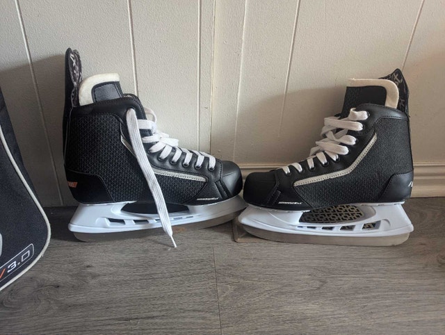 Winnwell AMP 300 Ice Skates (Size 7) - photo 2