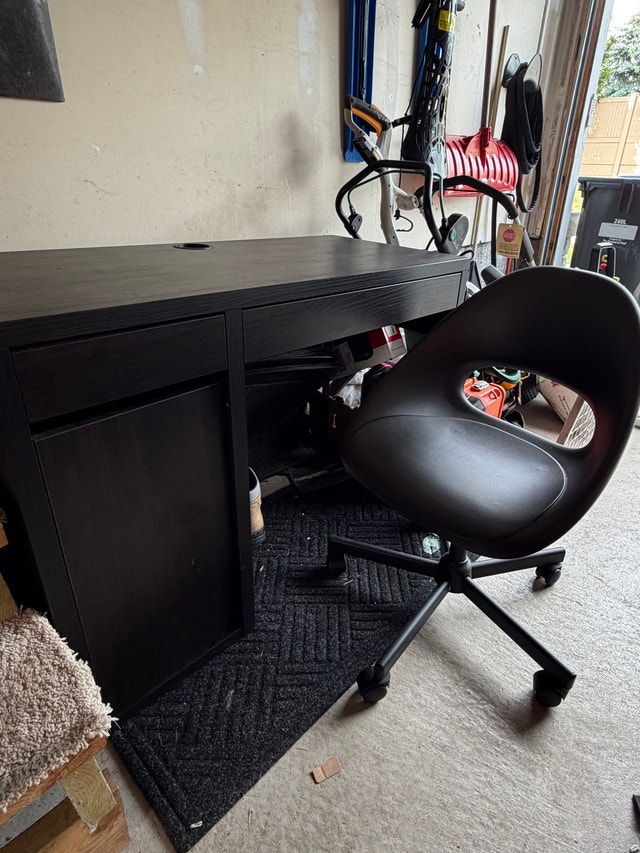 IKEA micke desk with chair