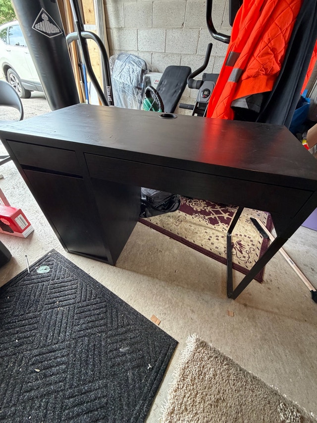 IKEA micke desk with chair - photo 2