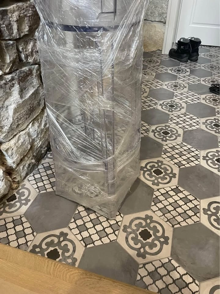 4 Acrylic Ghost Style Backless Barstools - photo 5