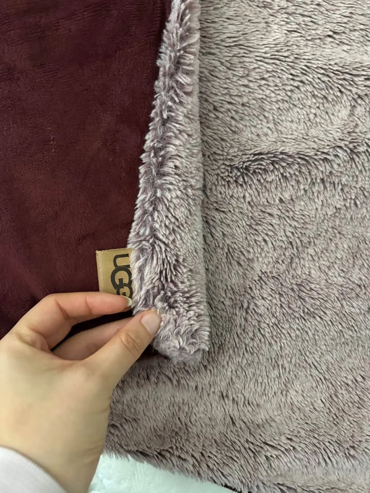 UGG Faux Fur Pillow Case x2 – 73 x 45 cm - photo 2