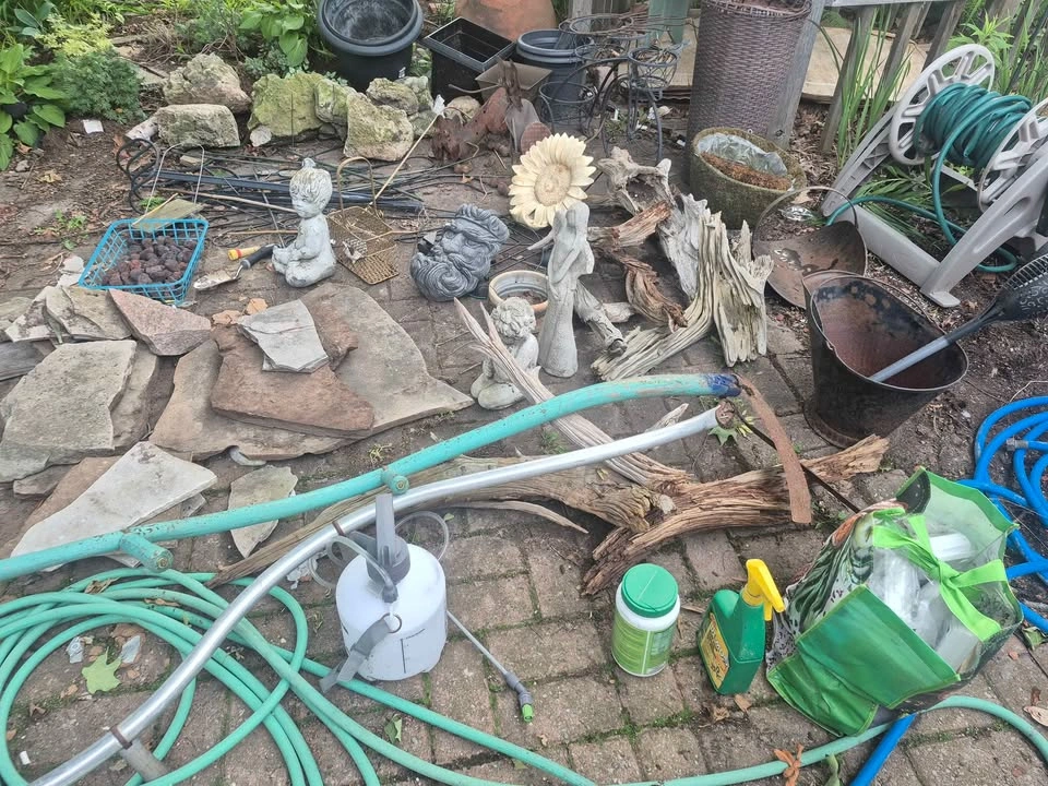 Assorted garden ornaments - photo 2