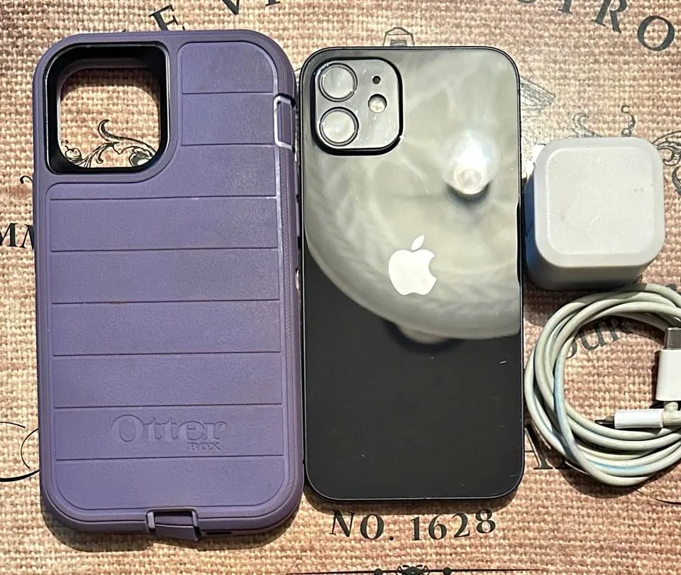 (100%) iphone 12 128GB-Great Condition+Accessories.