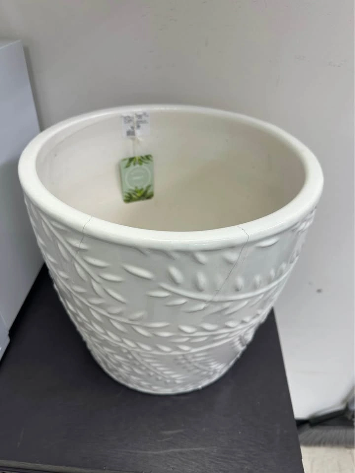 Market Finds White Ceramic Leaf Pattern Planter - photo 2