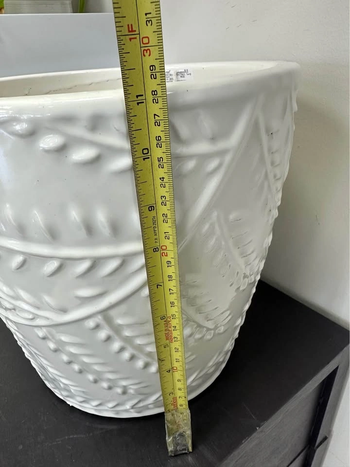 Market Finds White Ceramic Leaf Pattern Planter - photo 5