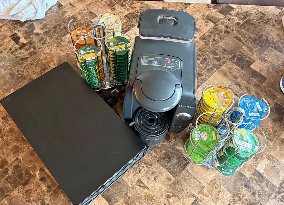 Bosch Tassimo Coffee Maker with Pod Holders and T-Discs