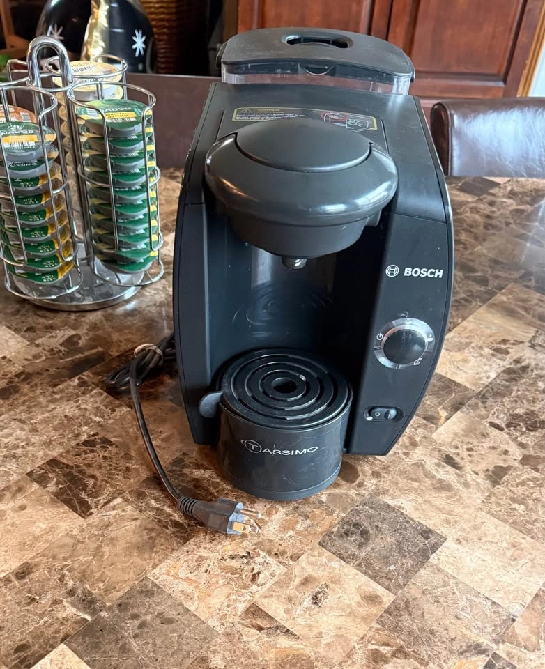 Bosch Tassimo Coffee Maker with Pod Holders and T-Discs - photo 2