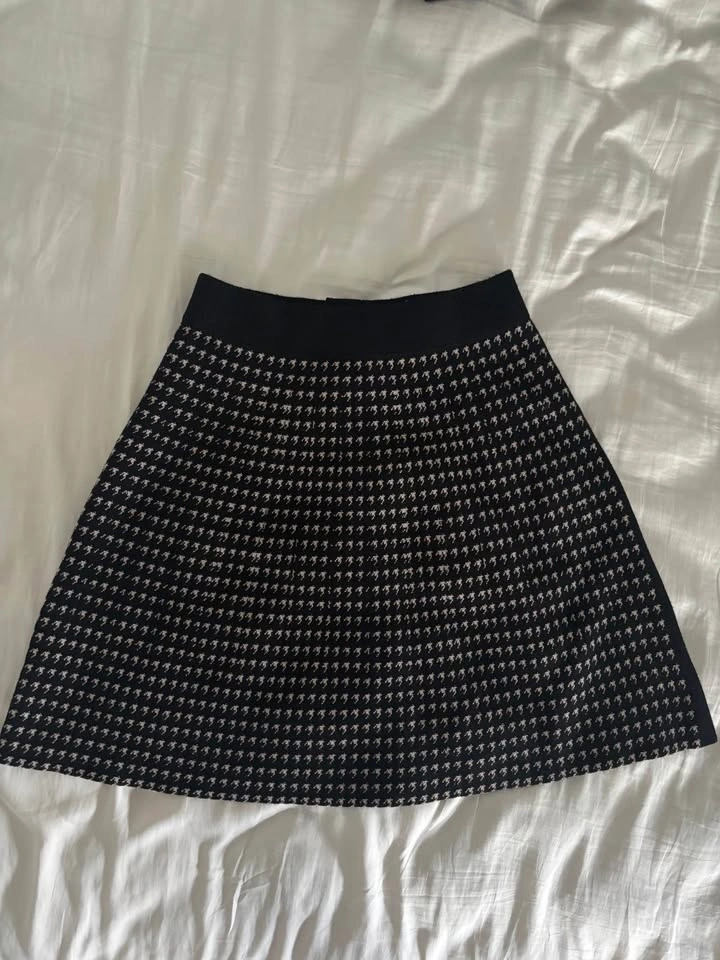 Cute Black & Houndstooth A-Line Skirt (S–M, Stretchy Fit) - photo 2