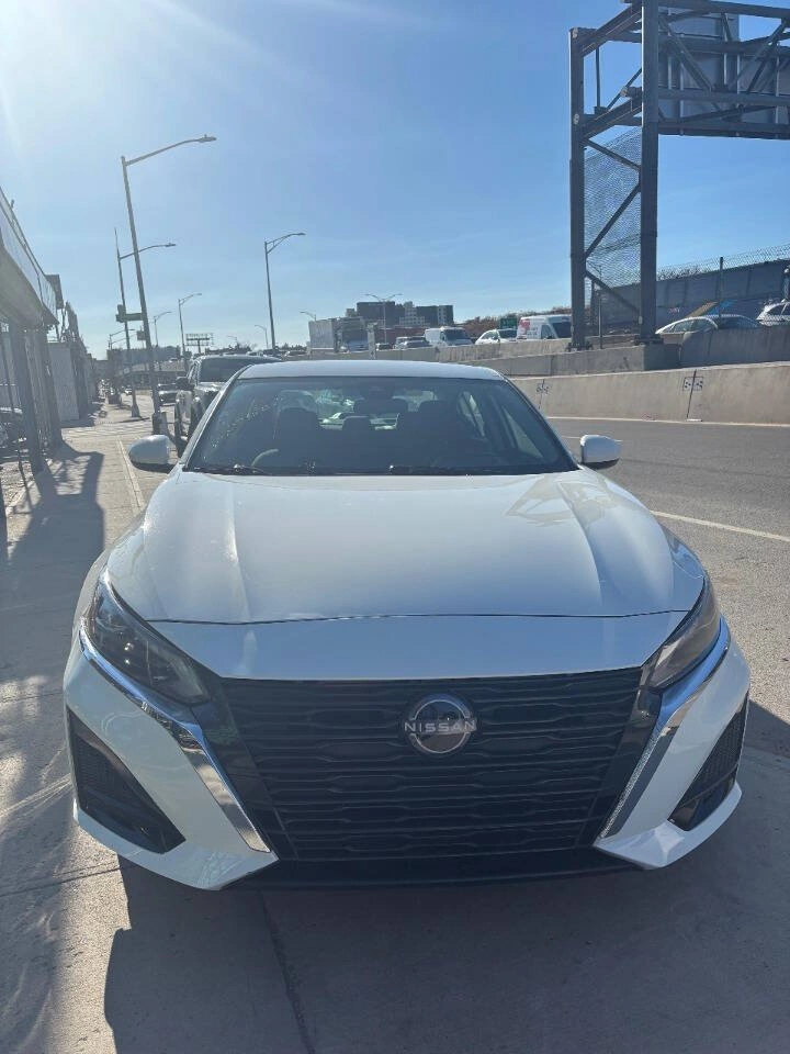 2023 Nissan Altima - photo 2
