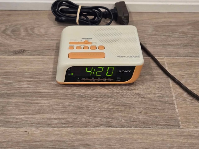 Sony Dream Machine ICF-C205 Alarm Clock Radio