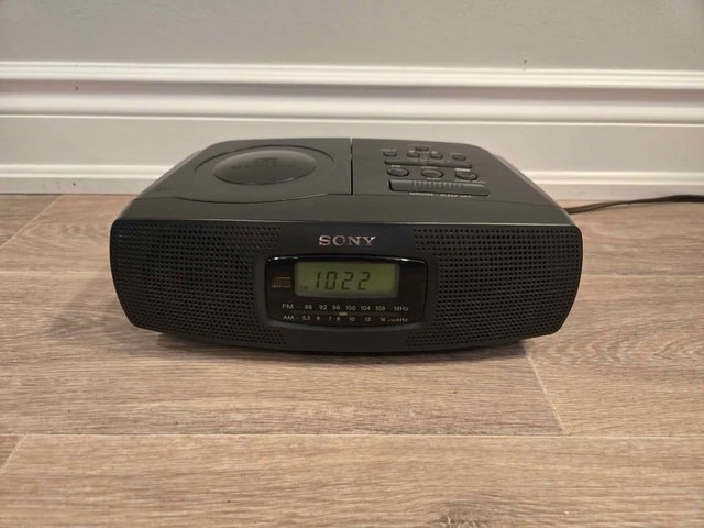 Sony Dream Machine CD Clock Radio ICF-CD820
