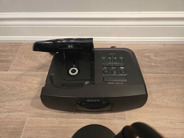Sony Dream Machine CD Clock Radio ICF-CD820 - photo 2