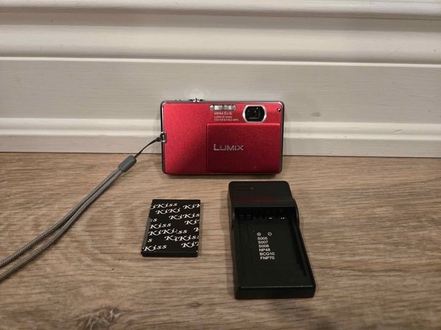 Panasonic Lumix DMC-FP2 – Slim 14MP "Y2K" Digital Camera