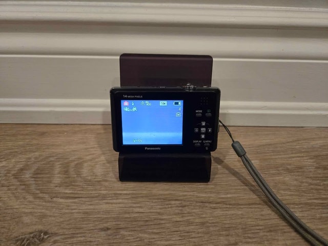 Panasonic Lumix DMC-FP2 – Slim 14MP "Y2K" Digital Camera - photo 3