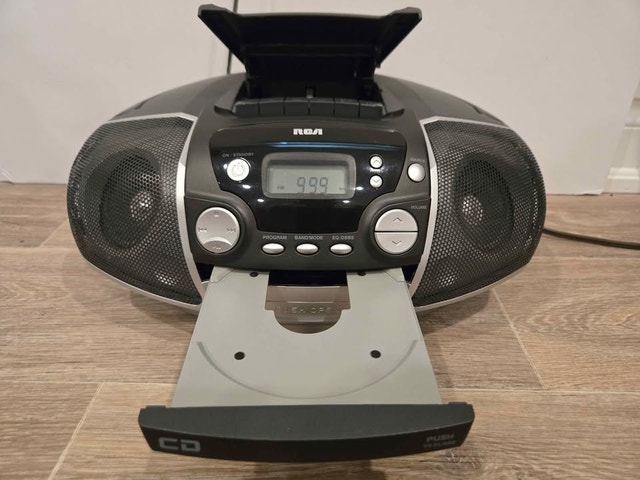 RCA Portable Boombox – CD, Cassette, Radio & Aux - photo 3