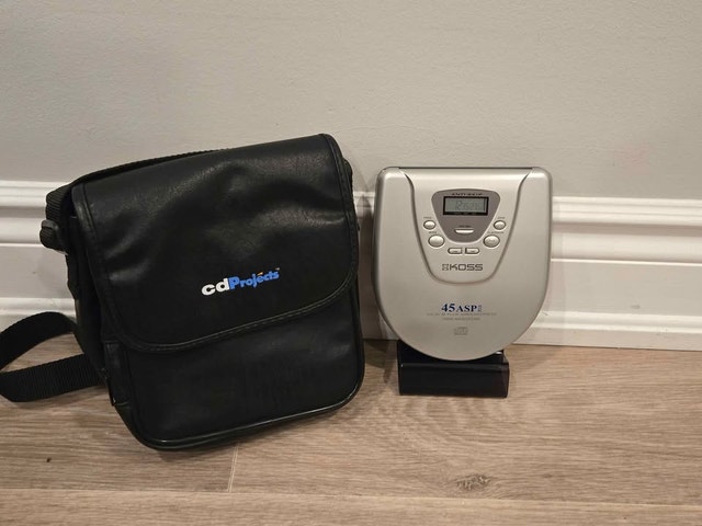 Koss CDP-1945 Portable CD Player & CD Projects Travel Bag