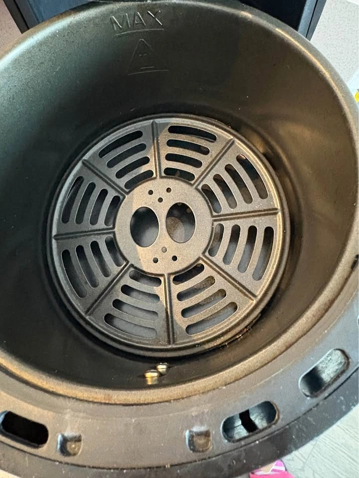 Black+Decker 2QT Compact Air Fryer - photo 2