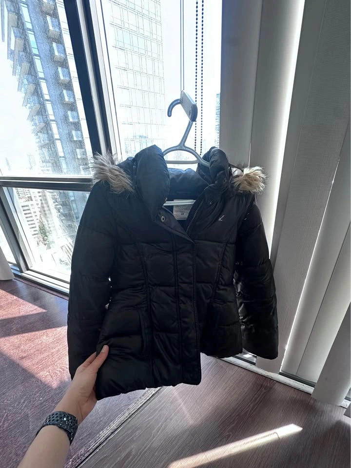 H&M Black Puffer Jacket with Faux Fur Hood - photo 2