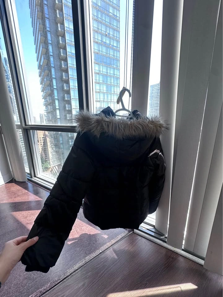 H&M Black Puffer Jacket with Faux Fur Hood - photo 4