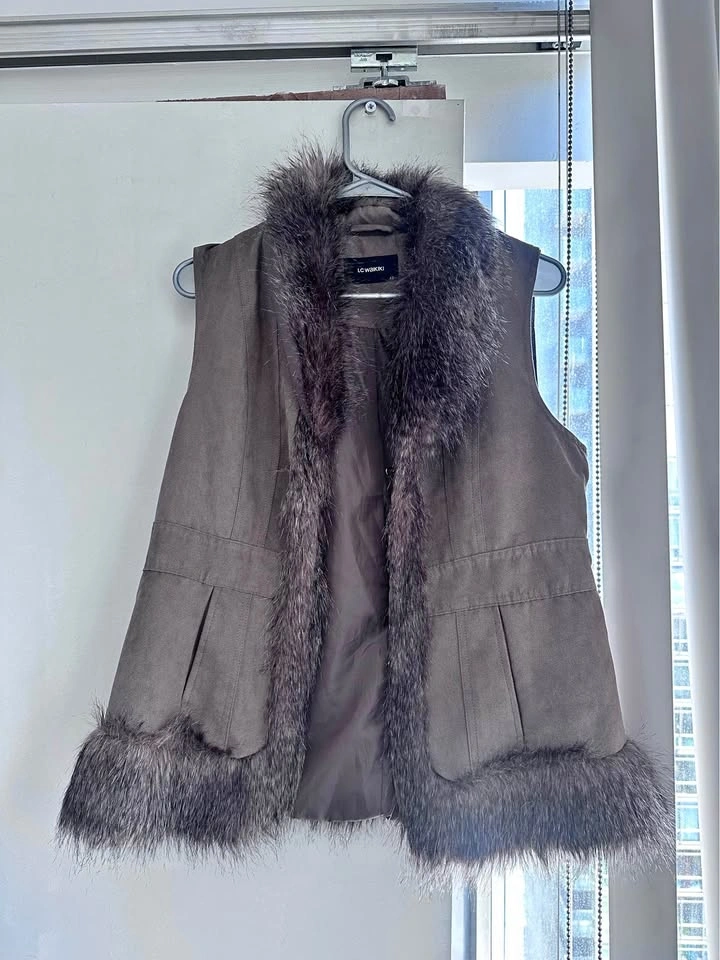 Women’s Faux Fur Trim Vest