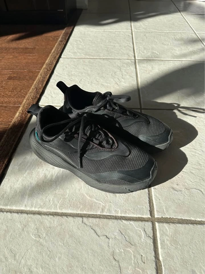 Vessi Women’s Waterproof Tidal Sneaker - size 7.5 - photo 2