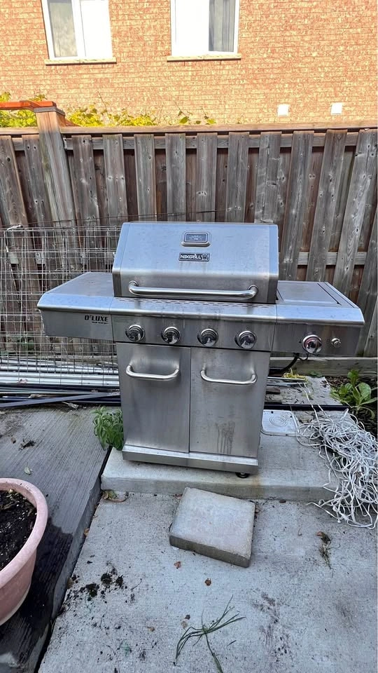 Nexgrill 4-Burner Propane BBQ Grill