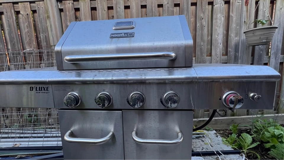 Nexgrill 4-Burner Propane BBQ Grill - photo 4