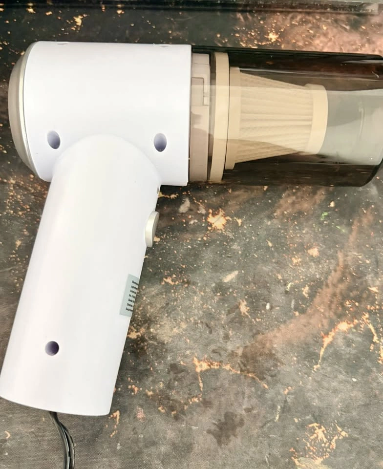 12V Portable Car Vacuum Cleaner w/ Extra Filter - photo 2