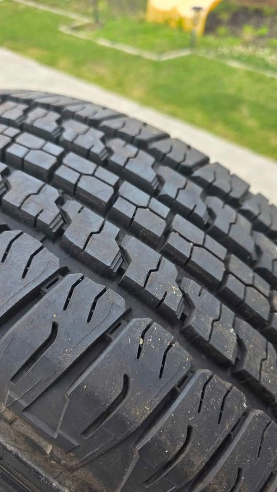275 65 18 Goodyear Wrangler - photo 2