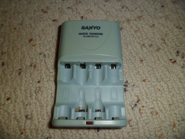 SANYO NC-MQR02U AAA AA Battery Charger
