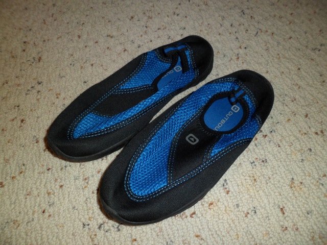 Kids water shoes size 4 blue and black