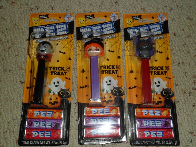 Lot of 3 Trick Or treat Halloween Pez dispenser & Candy NEW