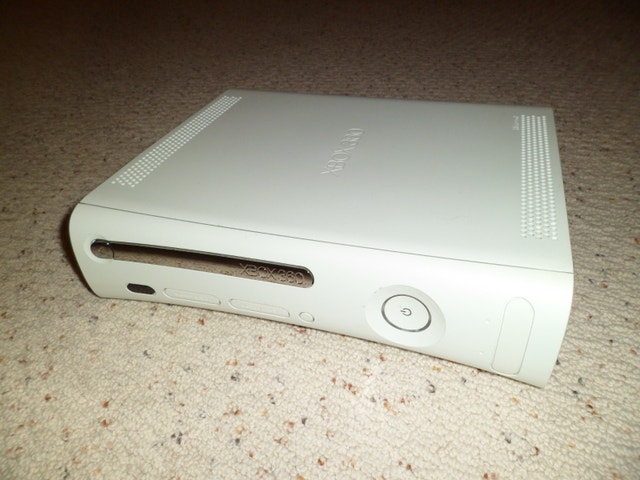 Xbox 360 with disc drive RROD less hard drive