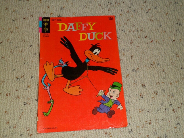 Lot of 2 Vintage Gold Key Daffy Duck Comic Books - photo 2