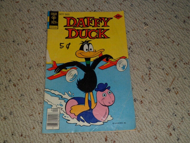 Lot of 2 Vintage Gold Key Daffy Duck Comic Books - photo 4