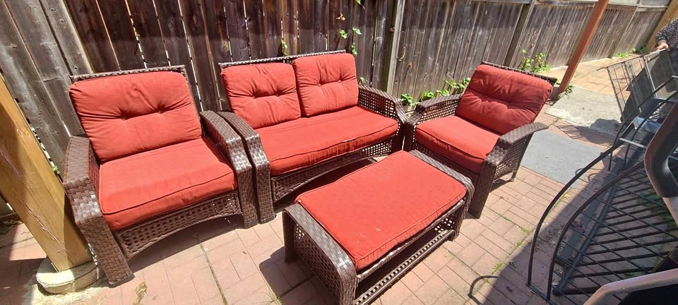 4-Piece Brown Wicker Outdoor Patio Set with Red Cushions