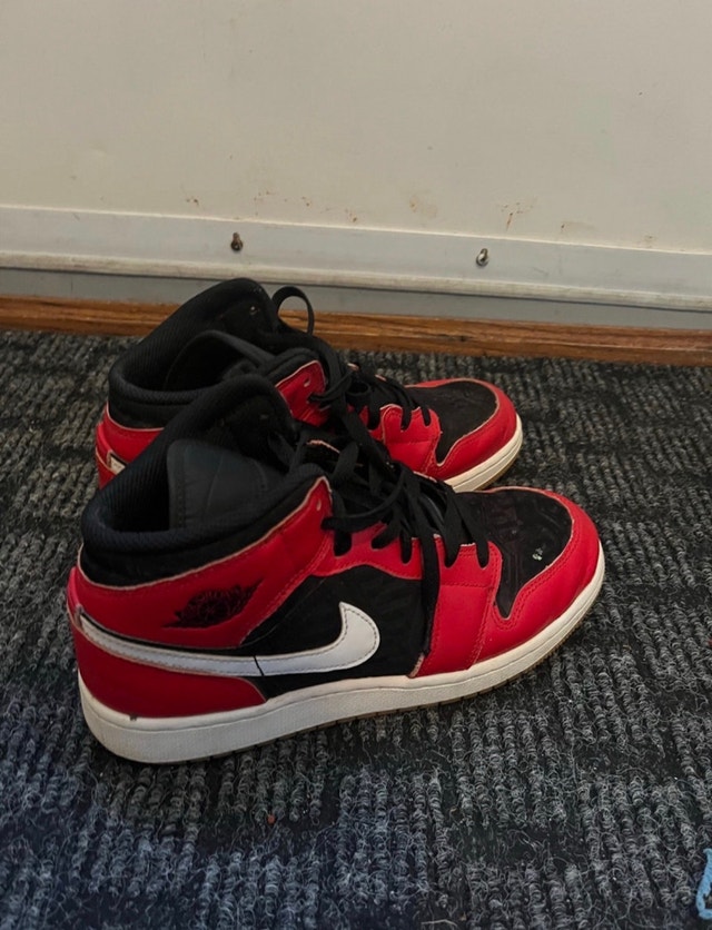 Jordan 1 Mid