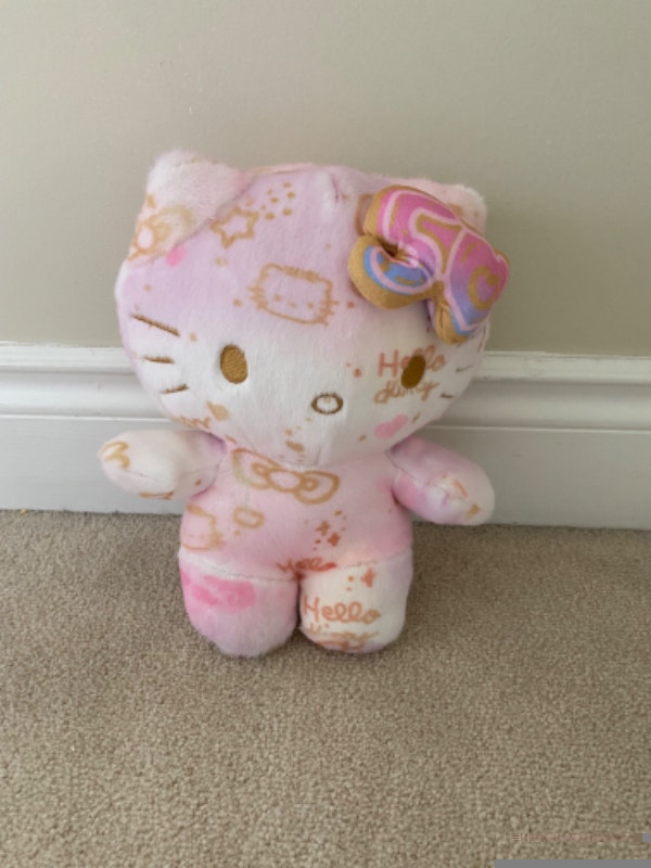 Hello Kitty Plushie - Limited Edition - photo 2