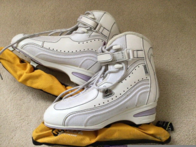 Ice skates: Cameo (size 7)