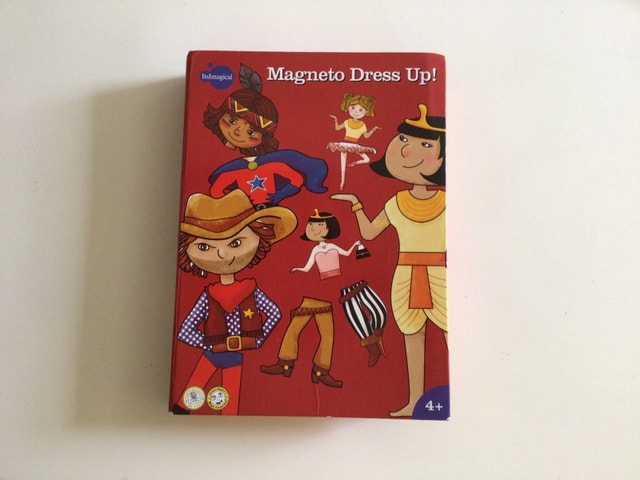 IT'S IMAGICAL MAGNETO DRESS UP GAME