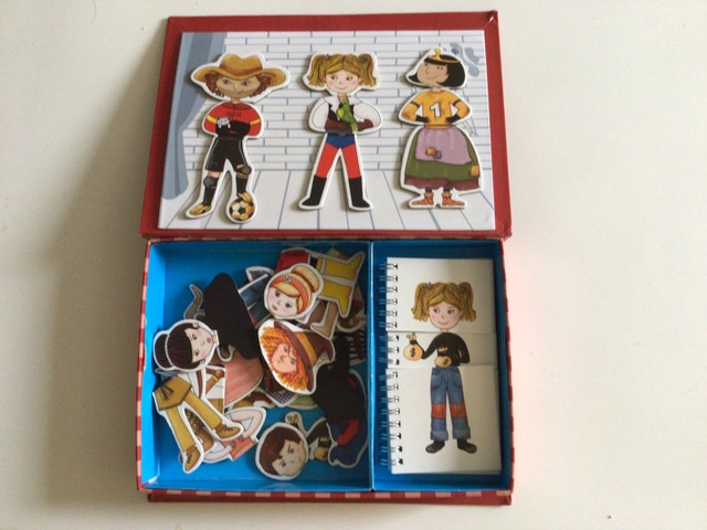 IT'S IMAGICAL MAGNETO DRESS UP GAME - photo 3