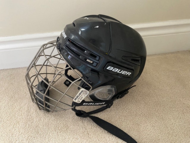 Hockey/skating helmet: Brand- Bauer - photo 2