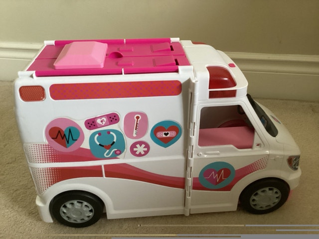 Barbie Care Clinic Vehicle Playset - photo 5