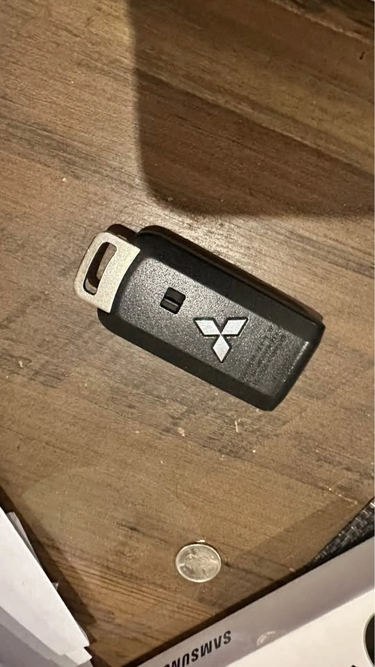 Mitsubishi key fob remote original - photo 2
