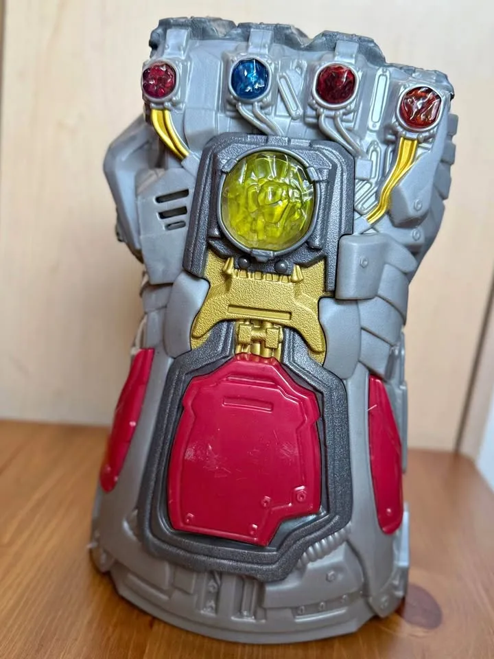 Avengers Endgame Electronic Gauntlet thumbnail