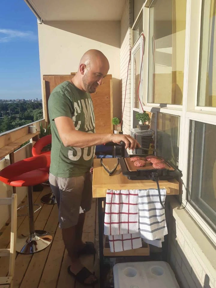 🇨🇦  Balcony deck condominium apartment - photo 5