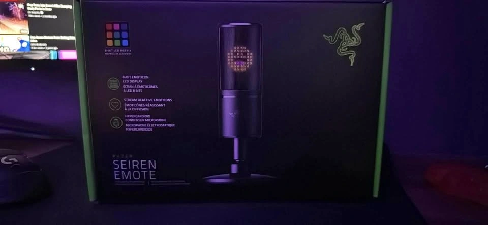 Razer Seiren Emote Microphone